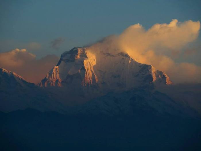 Alba sul Dhaulagiri (8167 m s.l.m.), settima montagna più alta della terra